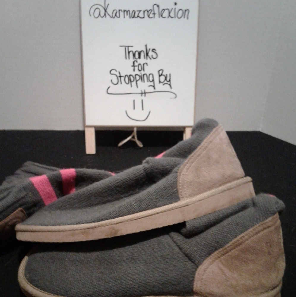 VS PINK Muk Luks Sweater Boots RARE - Picture 3 of 4